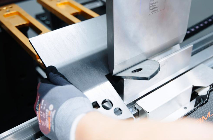 BYSTRONIC PRESENTS BYBEND STAR 120 – THE COMPACT BENDING MIRACLE